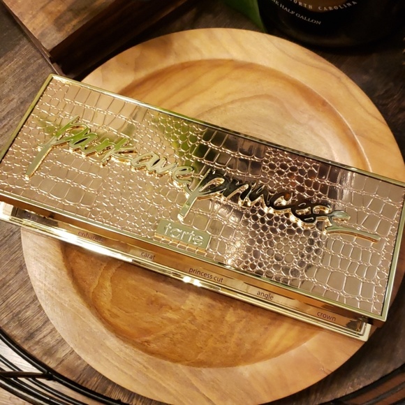 SOLD 🥳NEW Tarte Park Ave Princess Bronze Pallette - Picture 2 of 6
